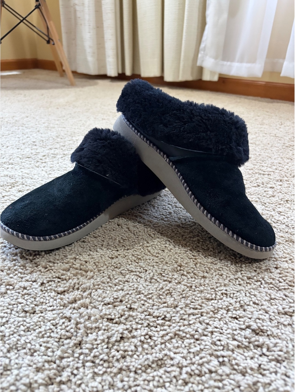 OluKai Ku'i Women's Suede Shearling Slippers Black Fog Size 7 shues